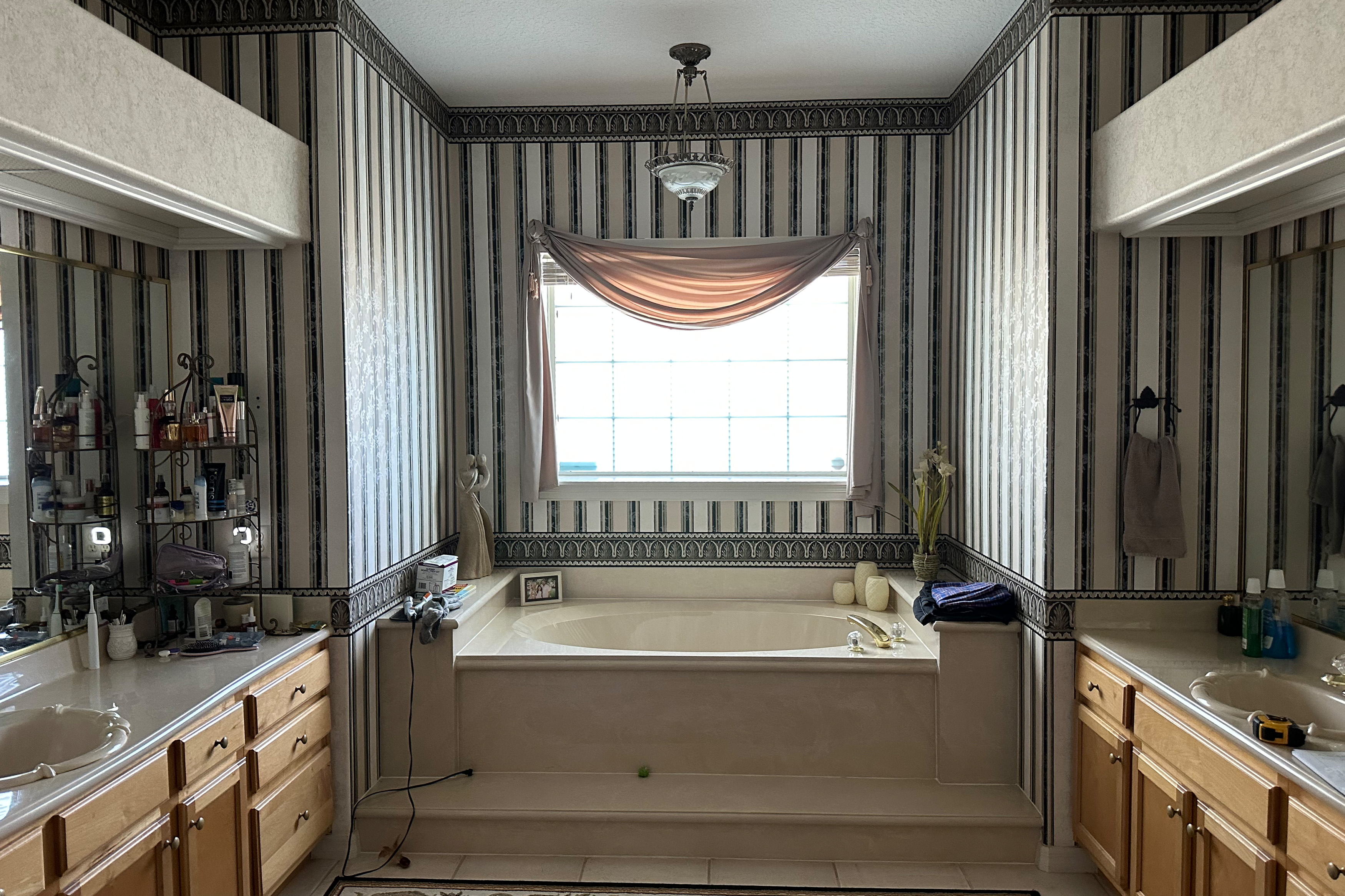 outdated-bathroom-need-remodel